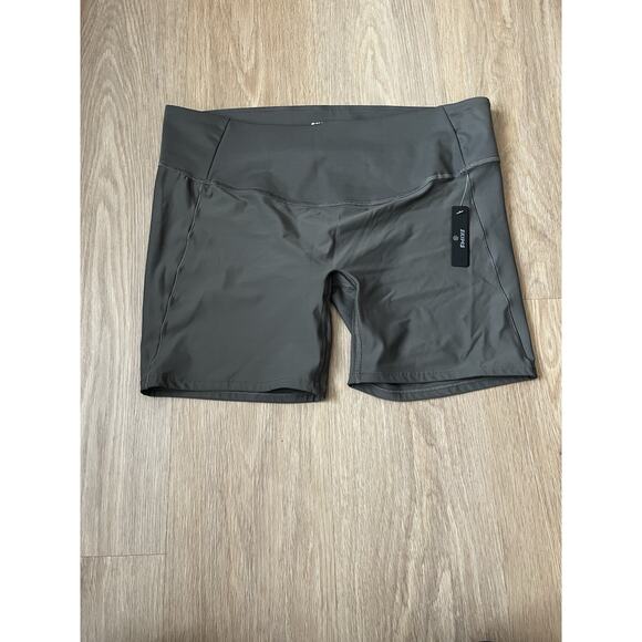 SKIMS Pants - SKIMS Medium Waisted Compression Performance Biker Shorts 2x AP-BKS-1604